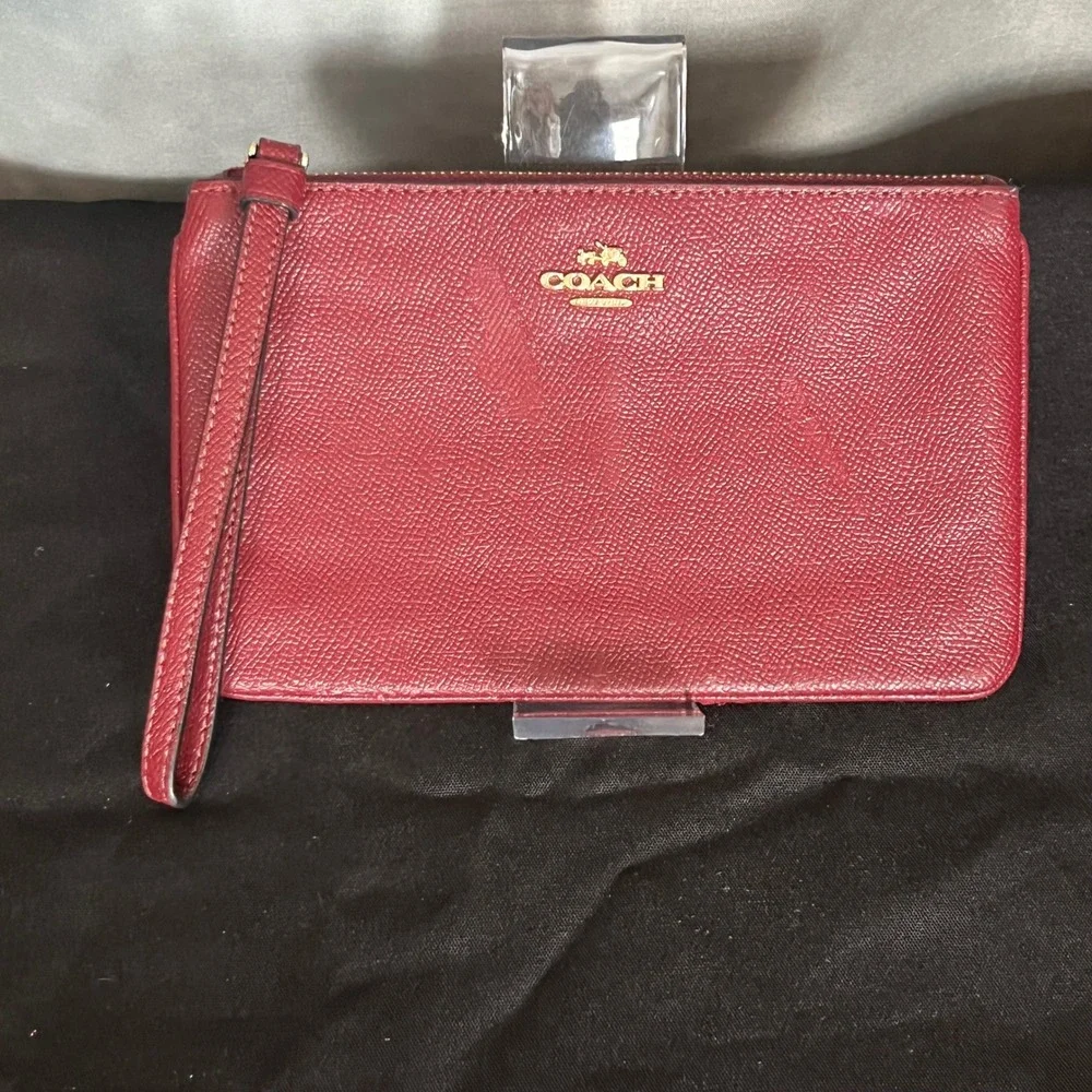 Coach Large Wristlet Burgundy‎ Crossgrain Leather Gold Hardware Zip Pouch